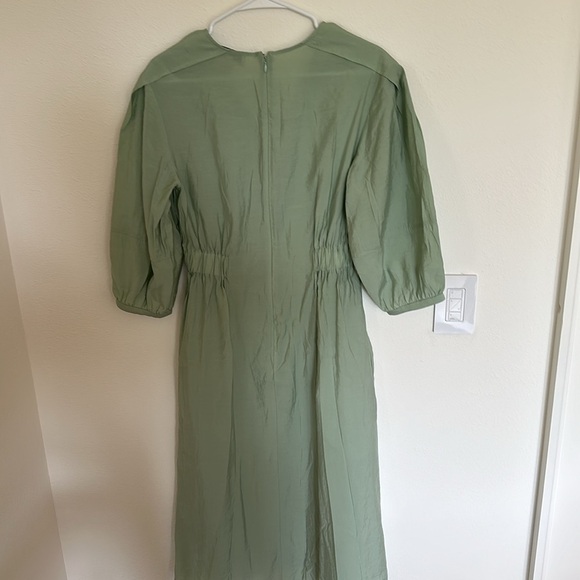 COS Voluminous V-Neck Light Green Midi Dress Size 6  Lightweight Feminine  - mordernwear.com